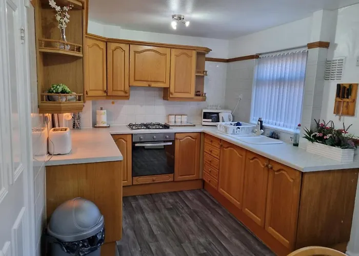 Modern & Elegant Home W/ Netflix And Parking Leeds 