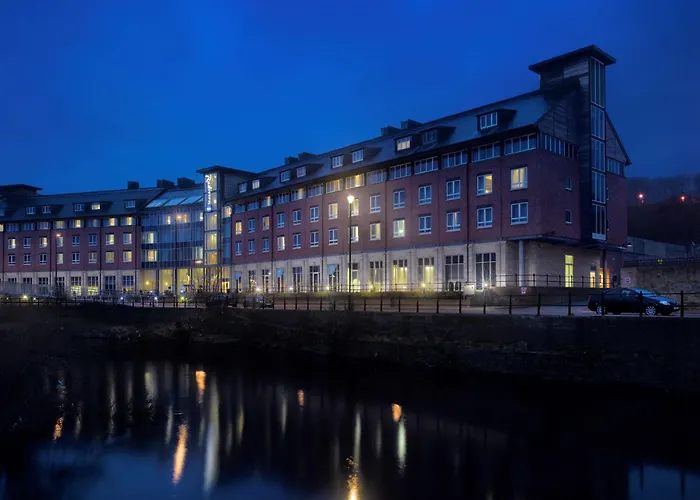 Durham Hotels With Jacuzzi in Room