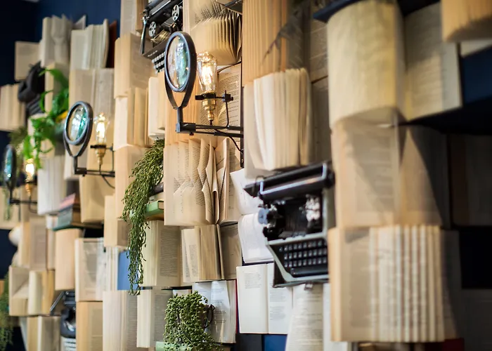 Glasgow Hotels With Jacuzzi in Room