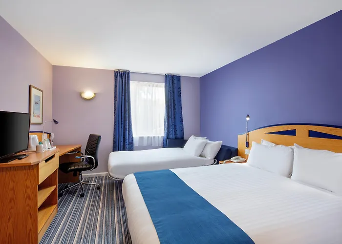 Poole Hotels with Tennis Court