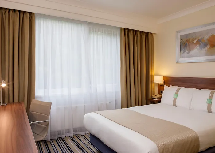 Stoke-on-Trent Hotels with Tennis Court