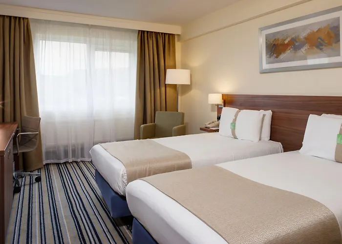 Stoke-on-Trent Hotels with Tennis Court