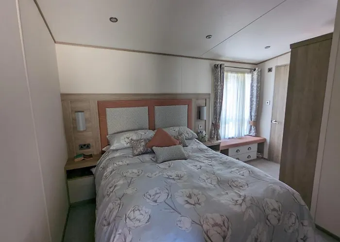 Milford on Sea Hotels With Jacuzzi in Room