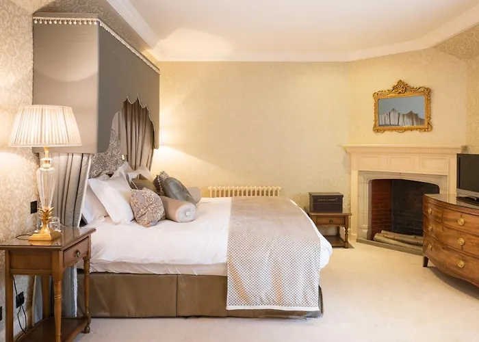 Holiday Cottages in Shere