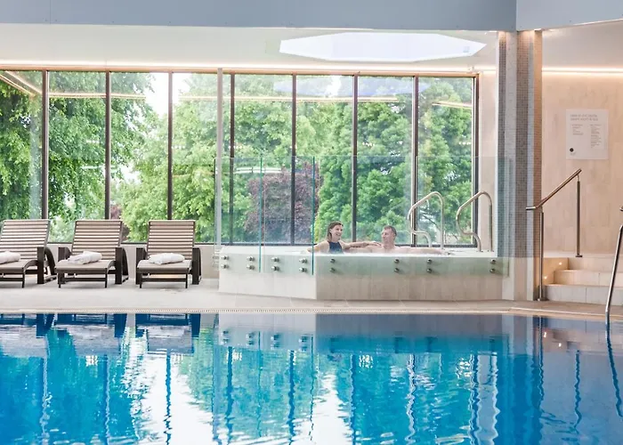 Swindon Hotels With Jacuzzi in Room