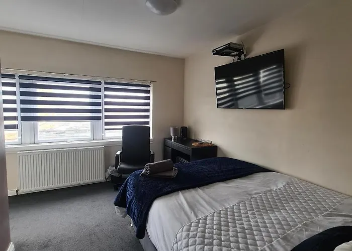 Cowdenbeath Hotels