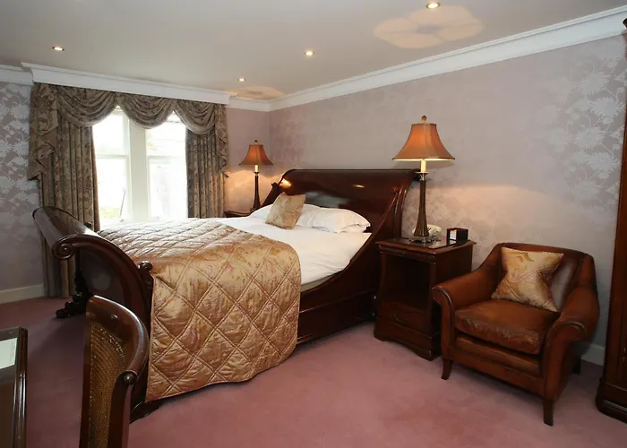 Elgin Golf hotels