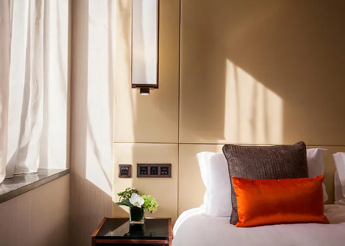London Hotels near London City Airport (LCY)