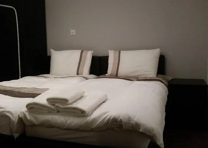Vacation Apartment Rentals in Morden (Greater London)
