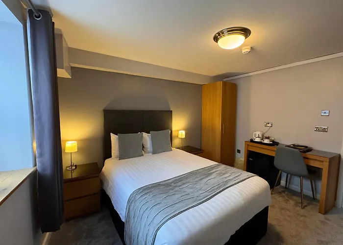 Llanina Hotels