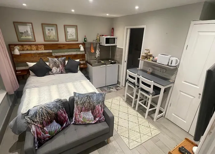 Woking Lodging 