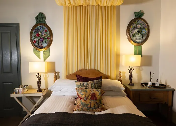 Hampshire Lodging