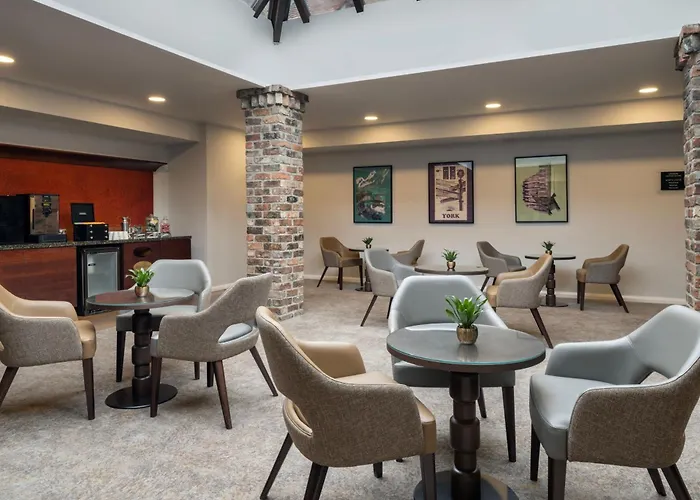 York Hotels with Tennis Court