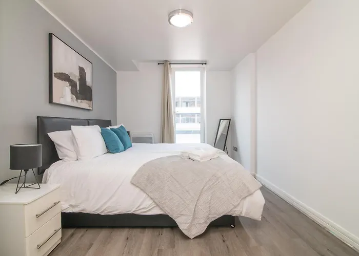 Luxury Spacious Apartment Near New Street With Parking Perfect For City Break Birmingham