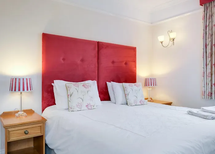 Charles House - Windsor Castle Hotel