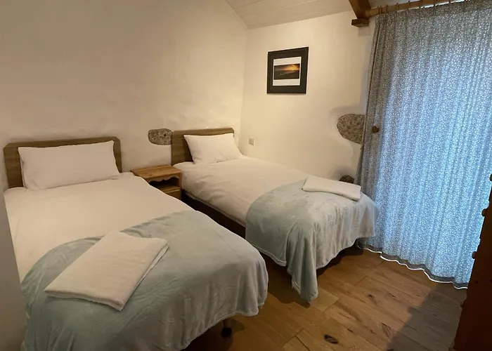 Porthcurno Lodging 