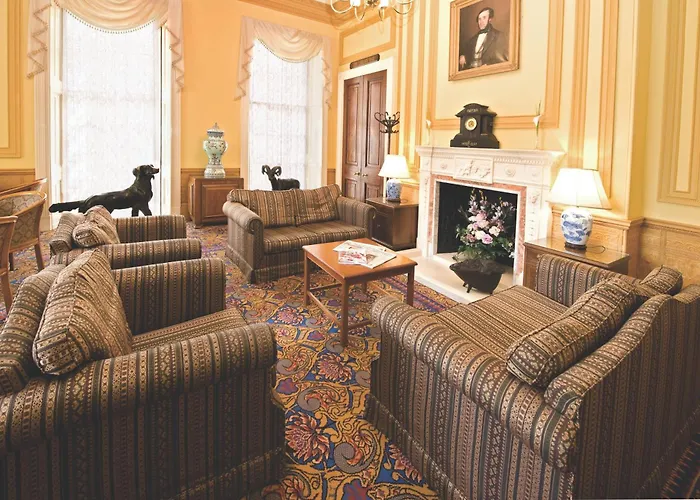 Peterborough Hotels With Jacuzzi in Room