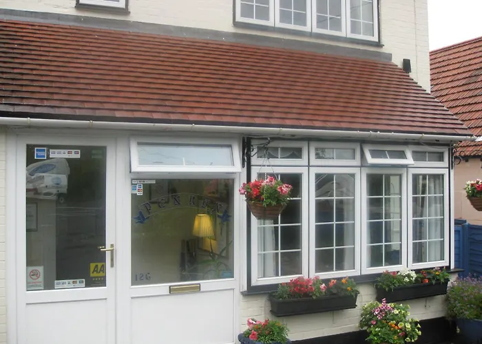 Penryn Guest House, Ensuite Rooms, Free Parking And Free Wifi Shottery