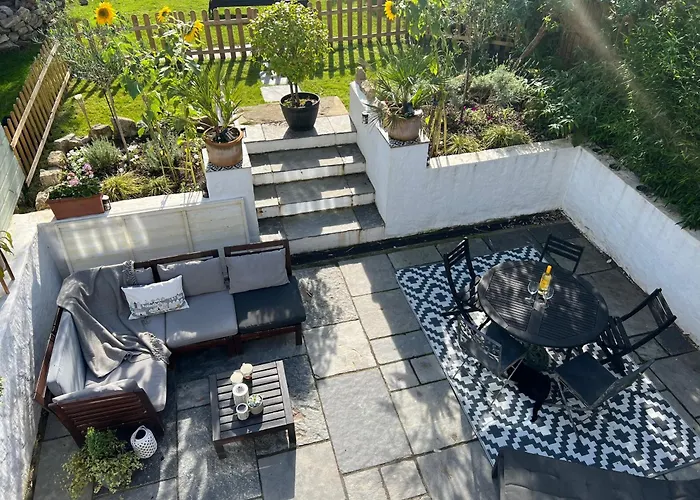 Cabin Rentals in Cowbridge