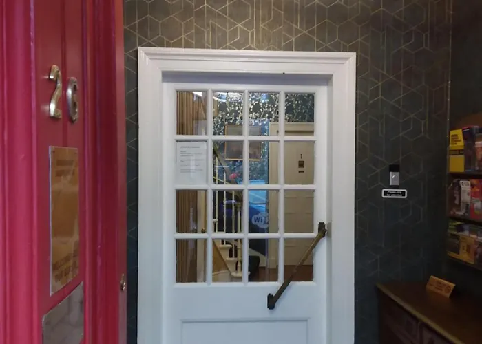 Ivy- Braveheart Guest House Edinburgh