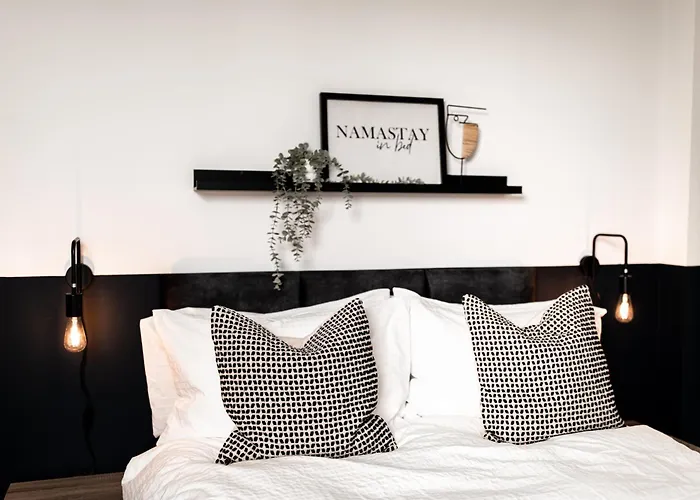 Vacation Apartment Rentals in Ashton-under-Lyne