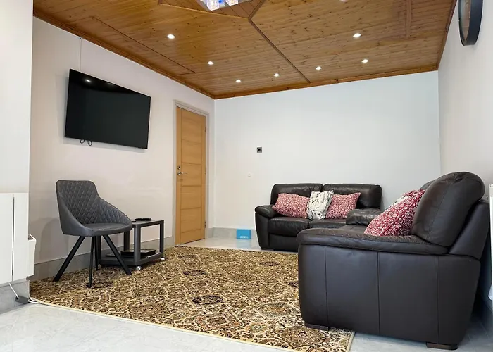 Luton (Bedfordshire) Villas