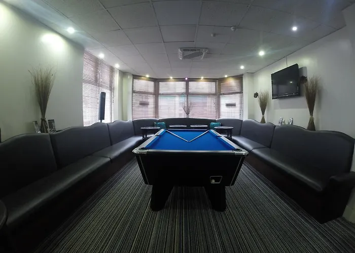 Bury (Greater Manchester) Hotels with Table Tennis