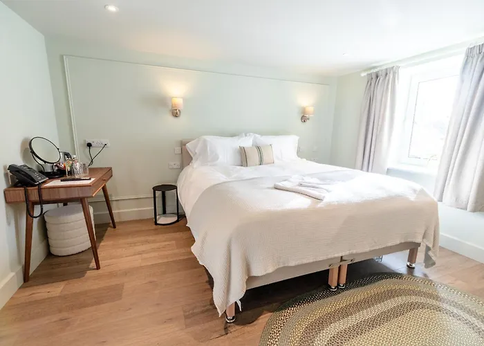Pennal Hotels