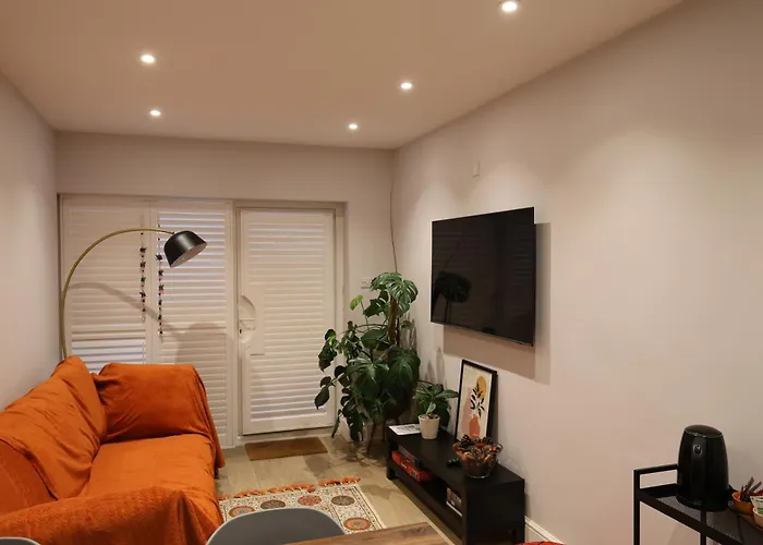 Vacation Apartment Rentals in Sutton (Greater London)