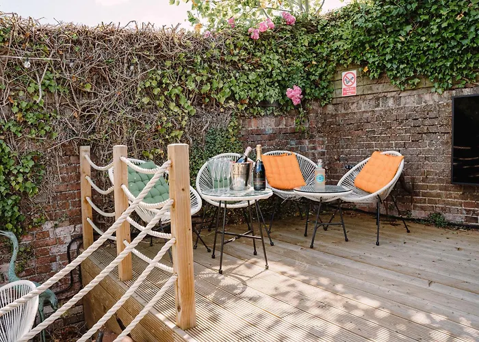 Tenterden Hotels with Tennis Court