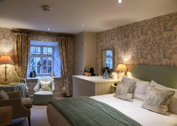 Wareham Hotels