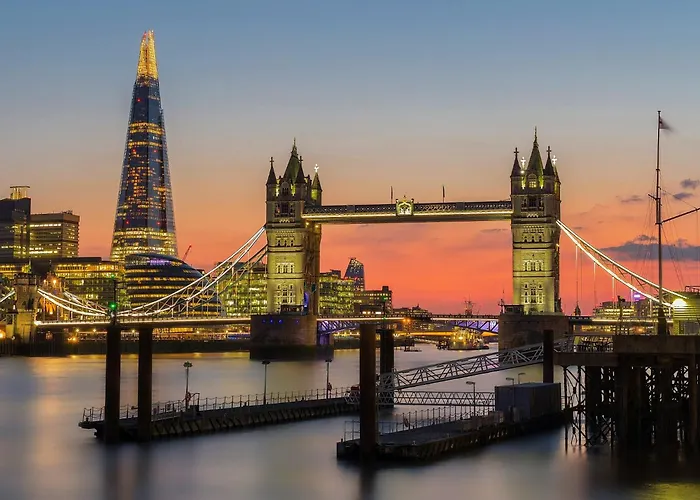 London Resorts and Hotels with Waterparks