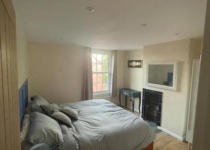 Wivenhoe Vacation Rentals