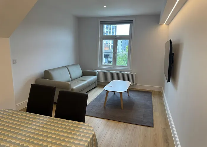 Brentwood Hotel & Apartments