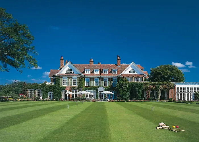 New Milton Hotels with Tennis Court