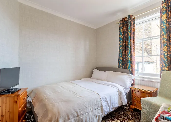 Hubert House Guesthouse Dover