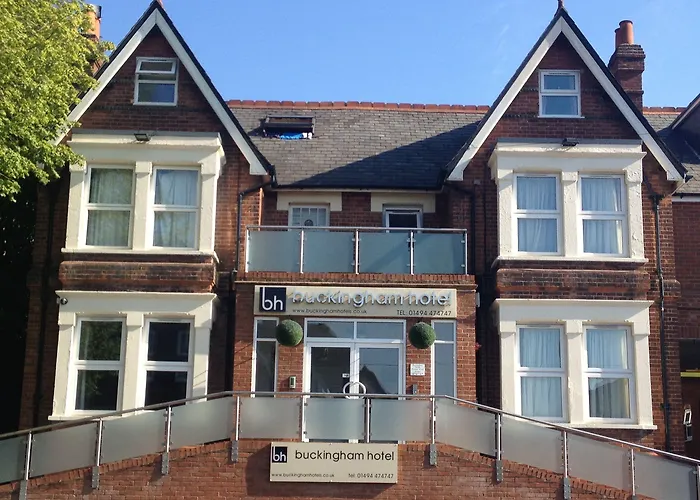 High Wycombe Hotels with Tennis Court