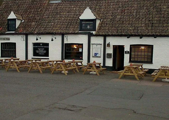 Three Horseshoes Inn Wyton