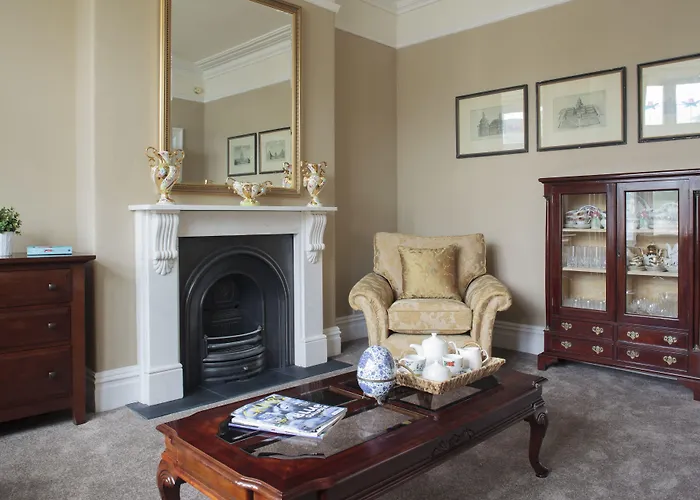 2 Crescent Gardens Guest House Bath