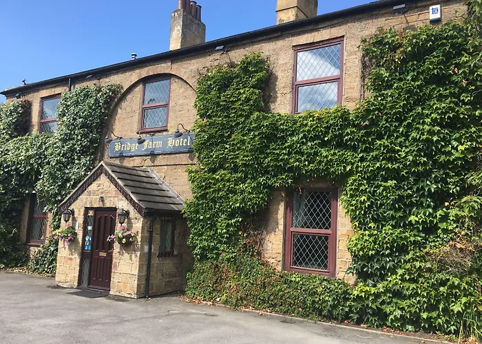 Holiday Cottages in Hadfield