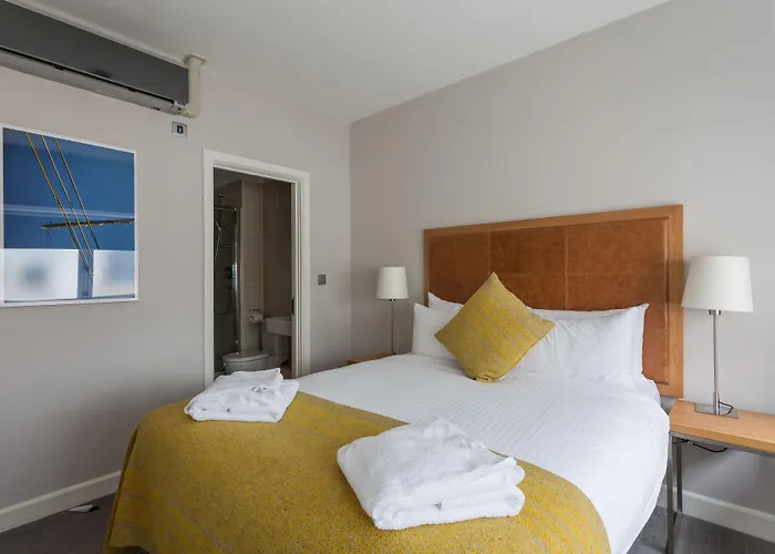 Premier Suites Plus Glasgow