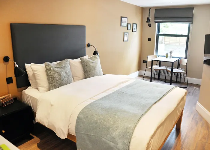 Vacation Apartment Rentals in Brentford