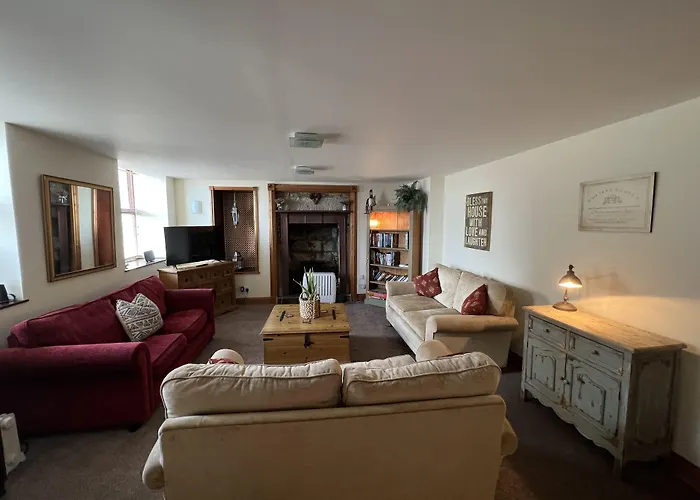 Johnshaven Hotels