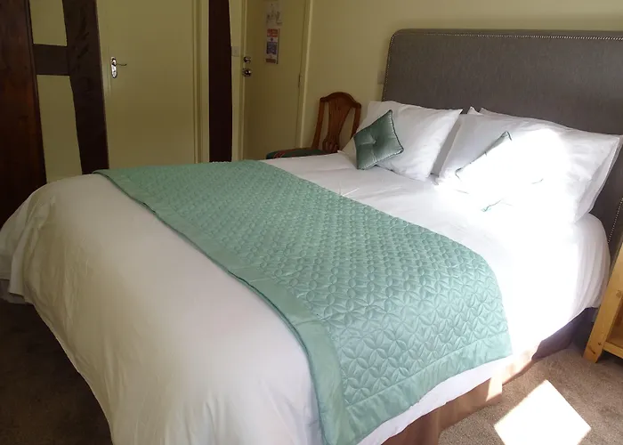Ellesmere Hotels
