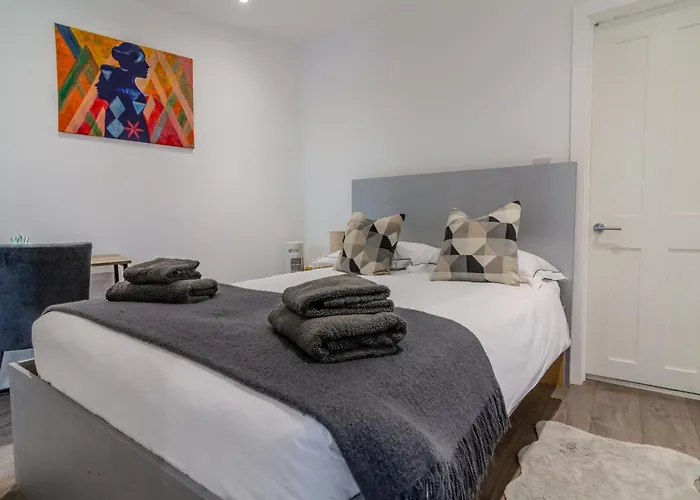 Vacation Apartment Rentals in Bromley