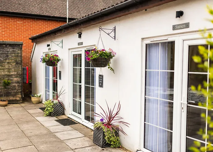 Amesbury Bed & Breakfasts 