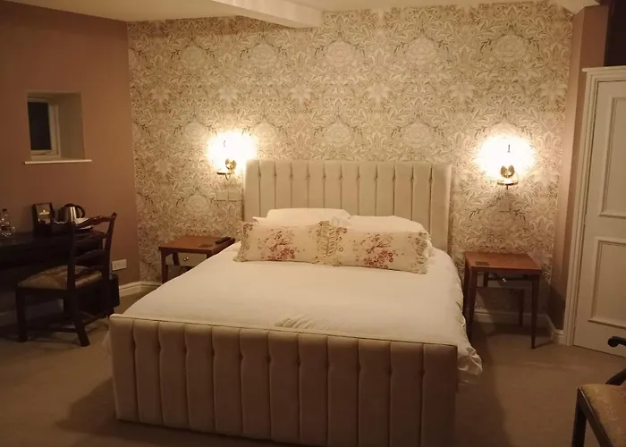 Whiston (Staffordshire Moorlands) Hotels