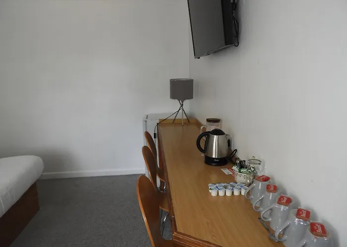 All Seasons Gatwick Guest House & Parking Horley 