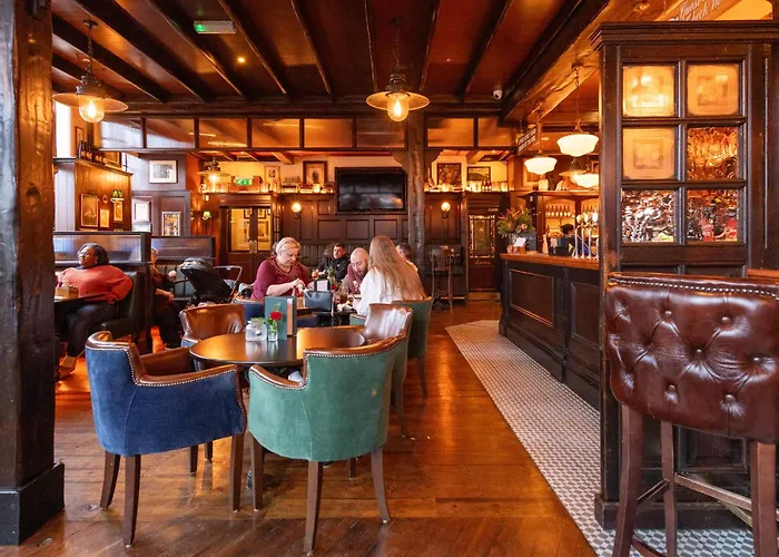 Woodford Cheap Hotels