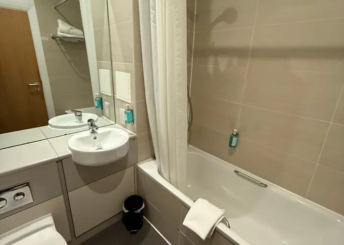 Glenrothes Hotels
